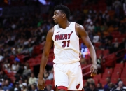 开云官网-热火队新秀亮眼表现，助球队胜出