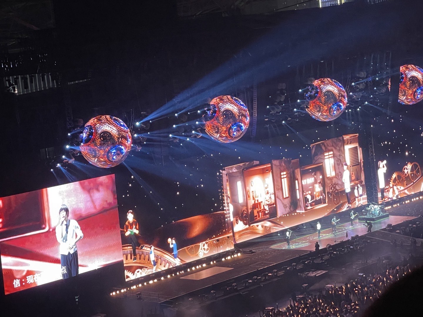 比赛现场秒变大型蹦迪现场