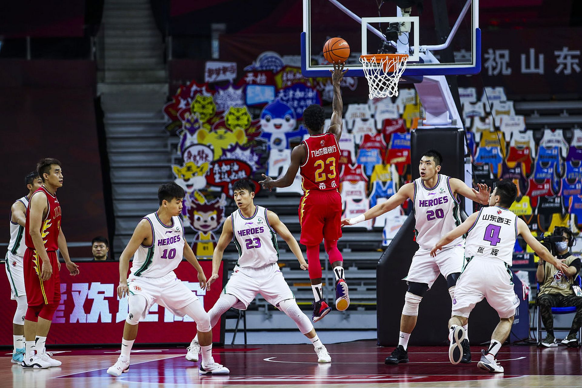 亚洲球员在全球篮球盛事中书写传奇的简单介绍