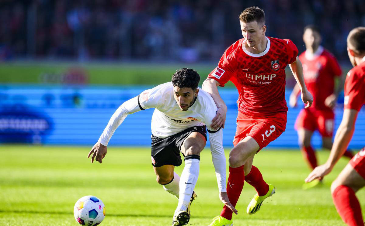 包含弗赖堡主场作战，大胜对手全队斗志昂扬的词条