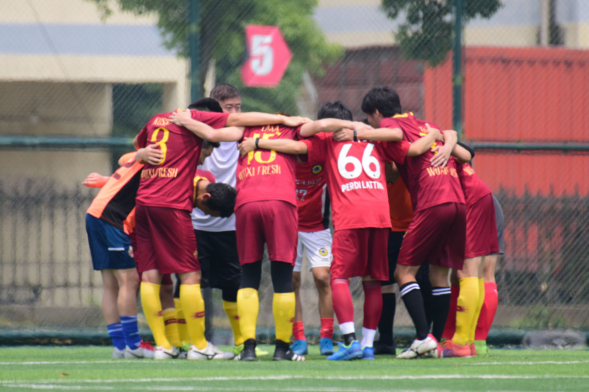 包含克服困难，亚洲足球赛场上的艰难征程的词条