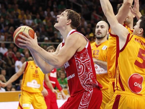 世界杯预选赛激战中，新秀表现抢眼