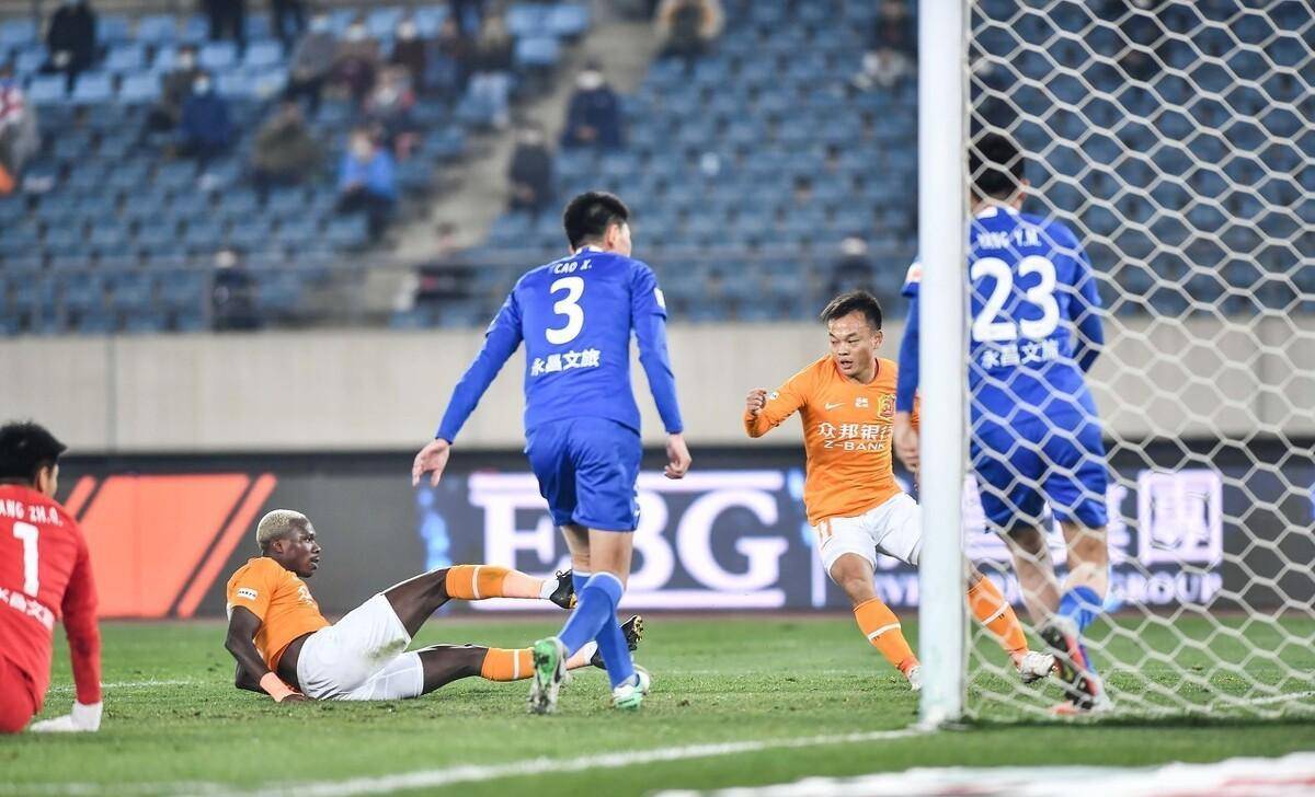 武汉卓尔客场大胜天津泰达，稳居积分榜前列的简单介绍