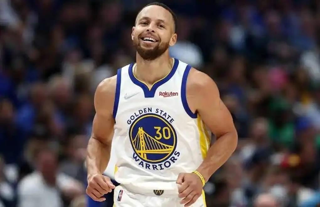 包含球员失误导致球队连败高层宣布人事调整的词条