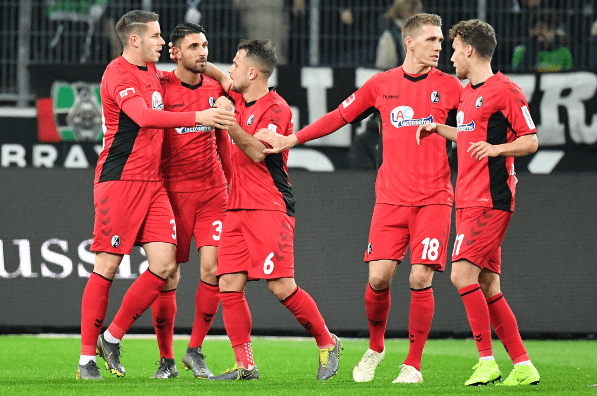 击败弗赖堡，保持不败