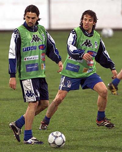 包含意大利劲旅诺坎普球场大捷，锋线火力全开的词条