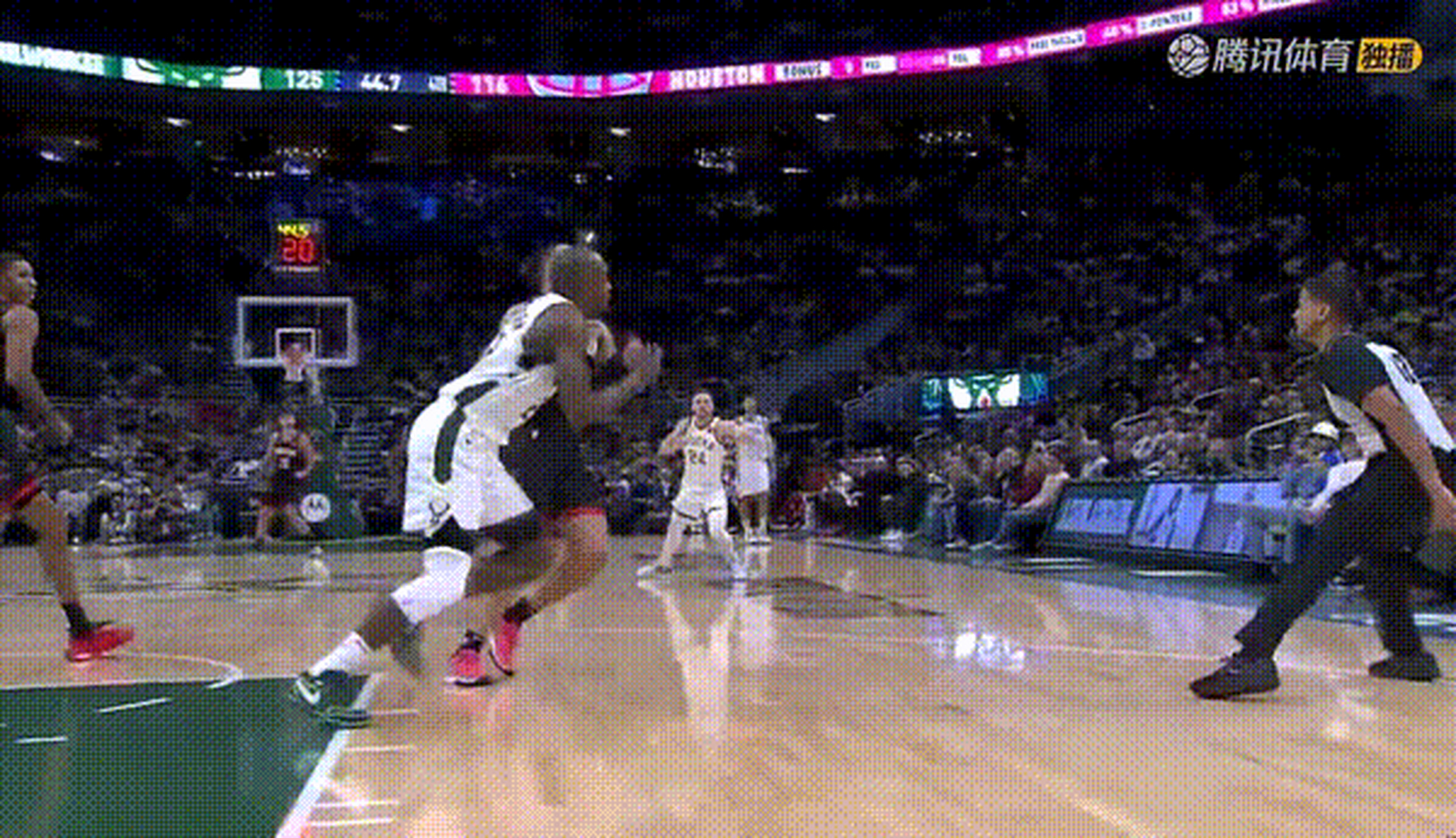 火箭客场击败雄鹿，结束三连败