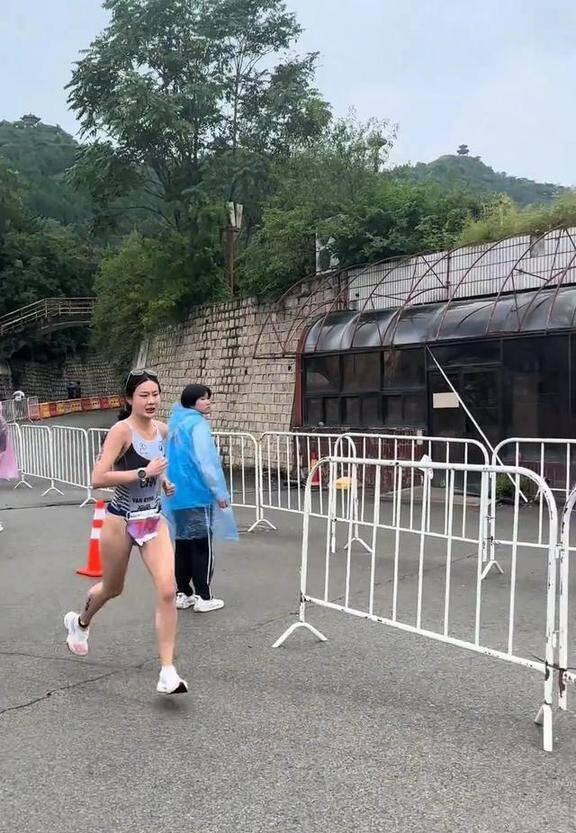 包含铁人三项：耐力考验，坚持到底的词条