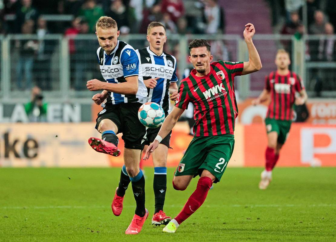 包含奥格斯堡客场大捷，全队士气高昂！的词条