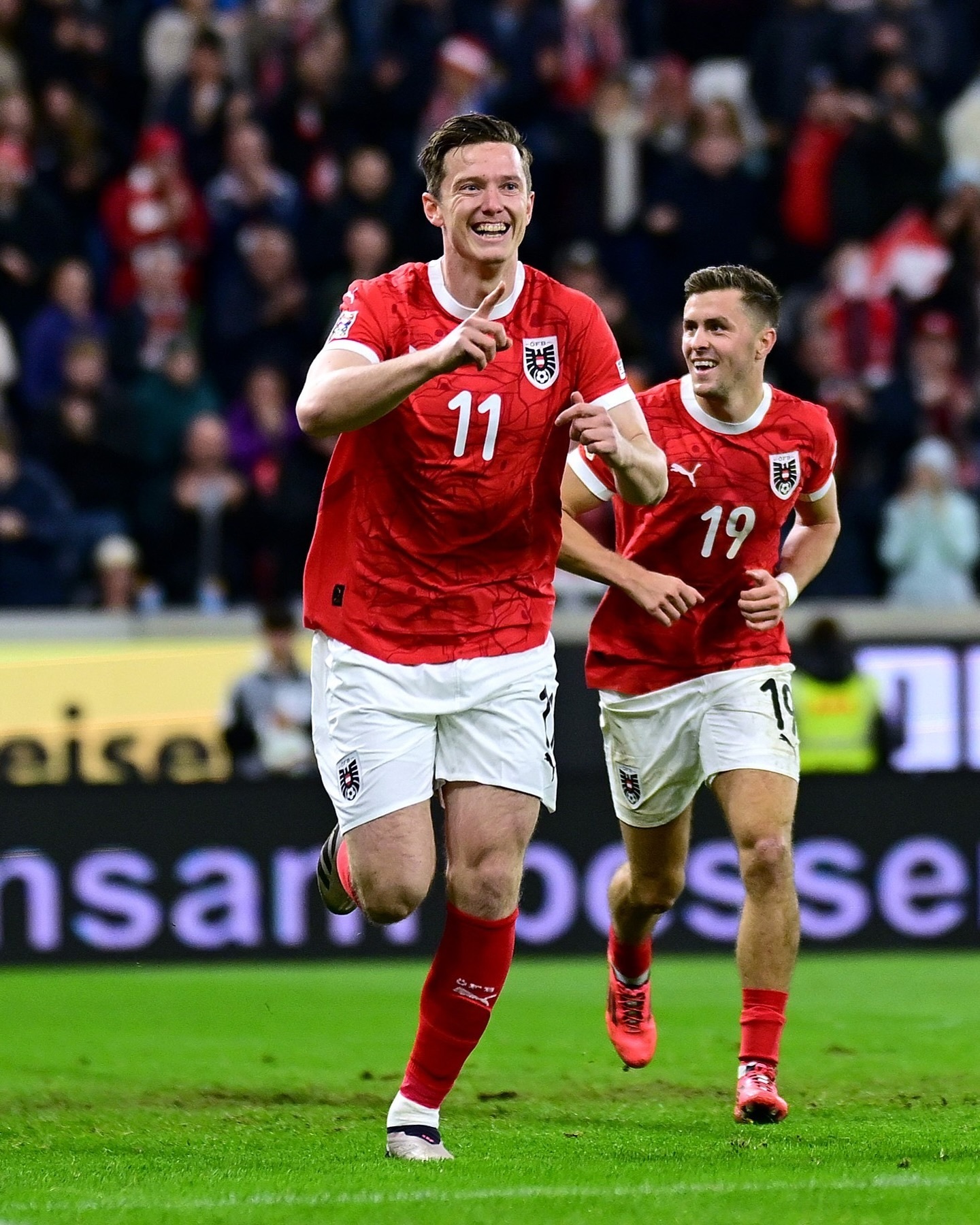 奥地利胜出一场激烈比赛，晋级