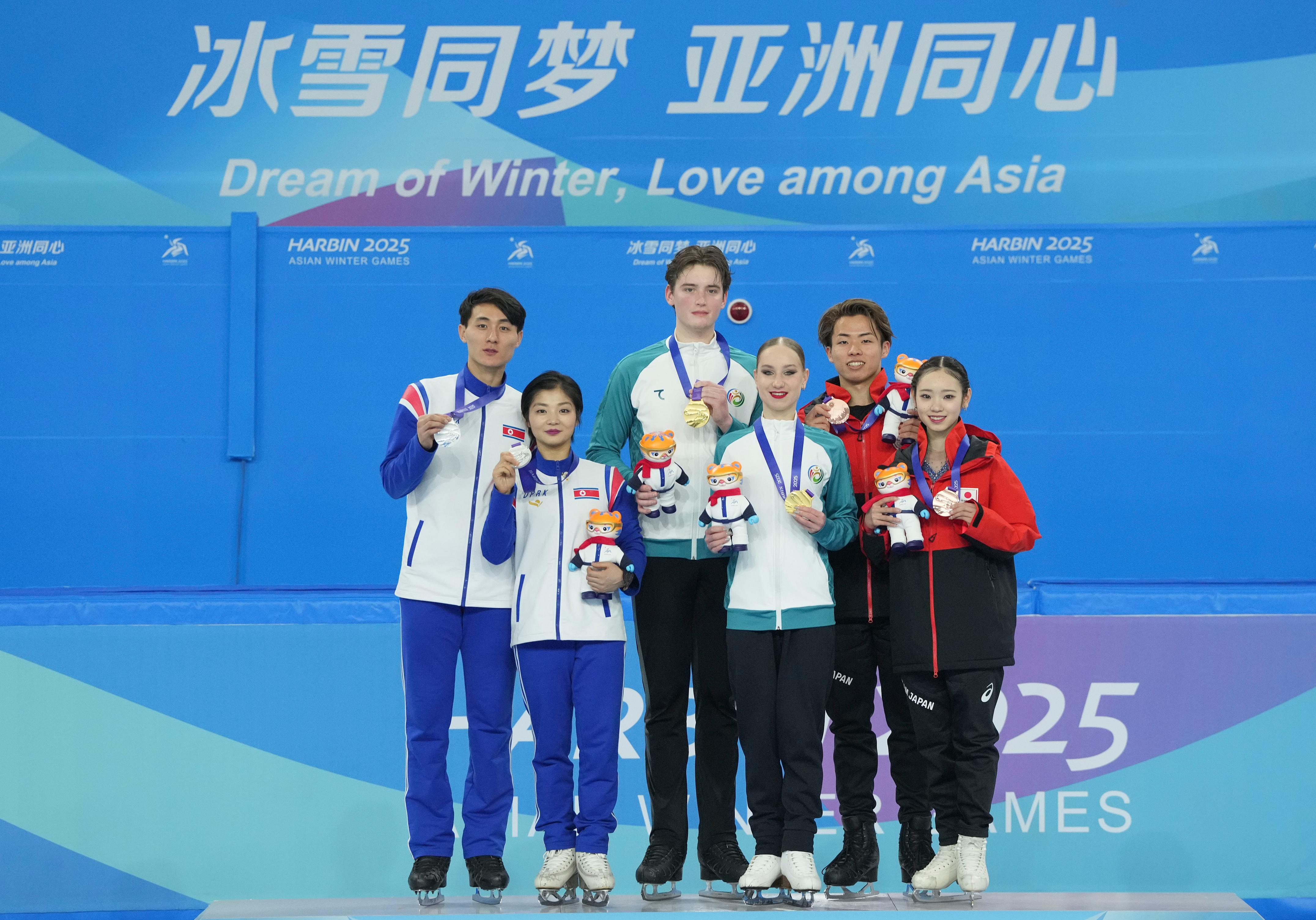 俄罗斯选手飞驰冰面,勇夺花样滑冰金牌 俄罗斯选手飞驰冰面,勇夺花样滑冰金牌