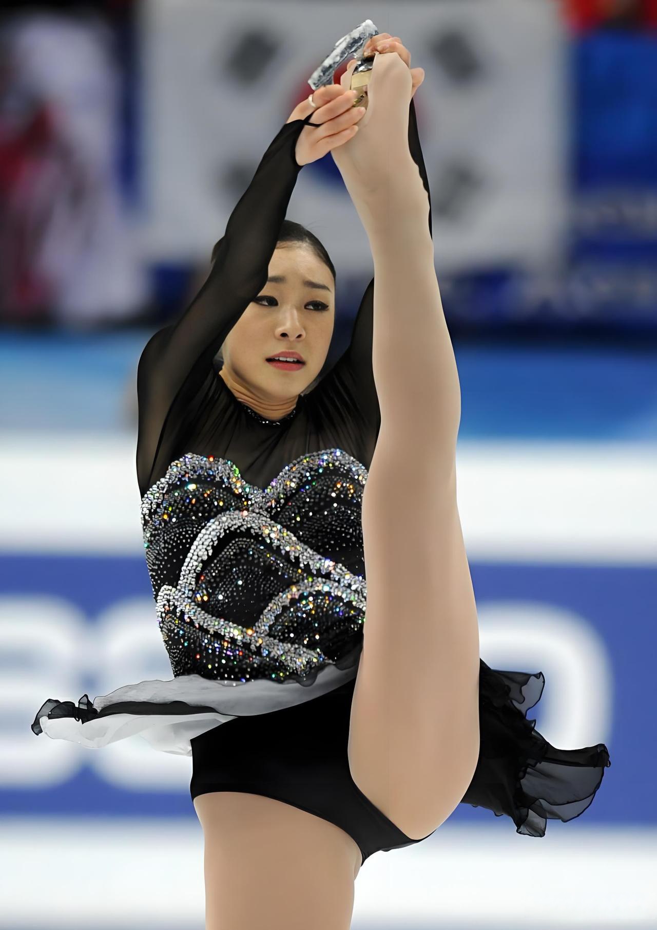 俄罗斯选手飞驰冰面,勇夺花样滑冰金牌 俄罗斯选手飞驰冰面,勇夺花样滑冰金牌