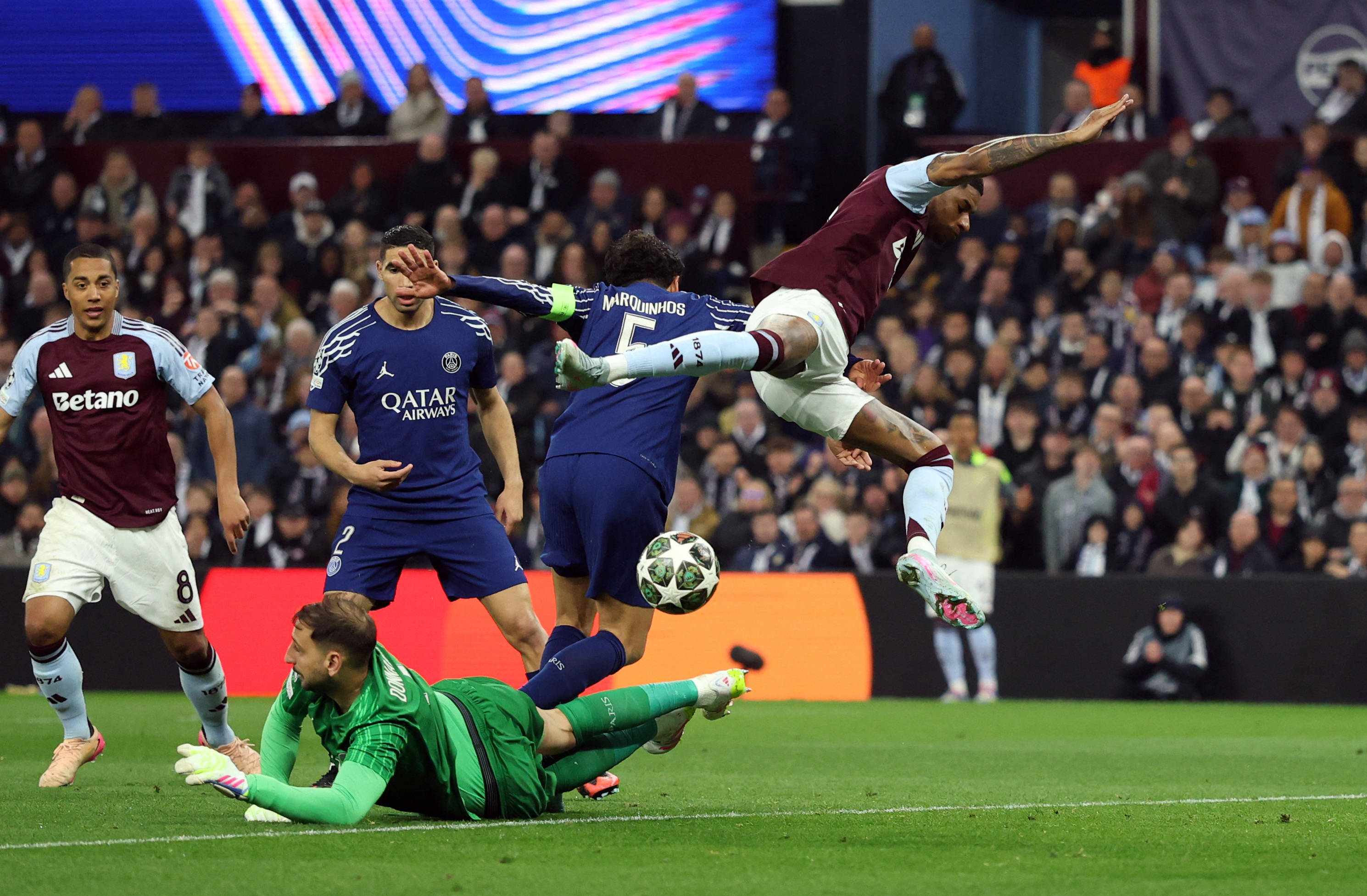 关于巴黎圣日耳曼大胜多特蒙德，势不可挡统治对手的信息