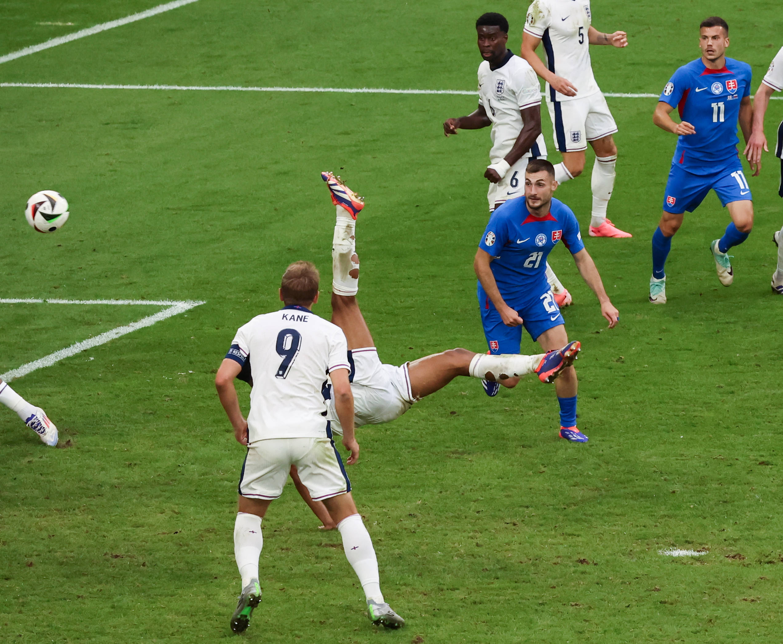 关于英格兰逆袭捷克，晋级欧锦赛半决赛！的信息