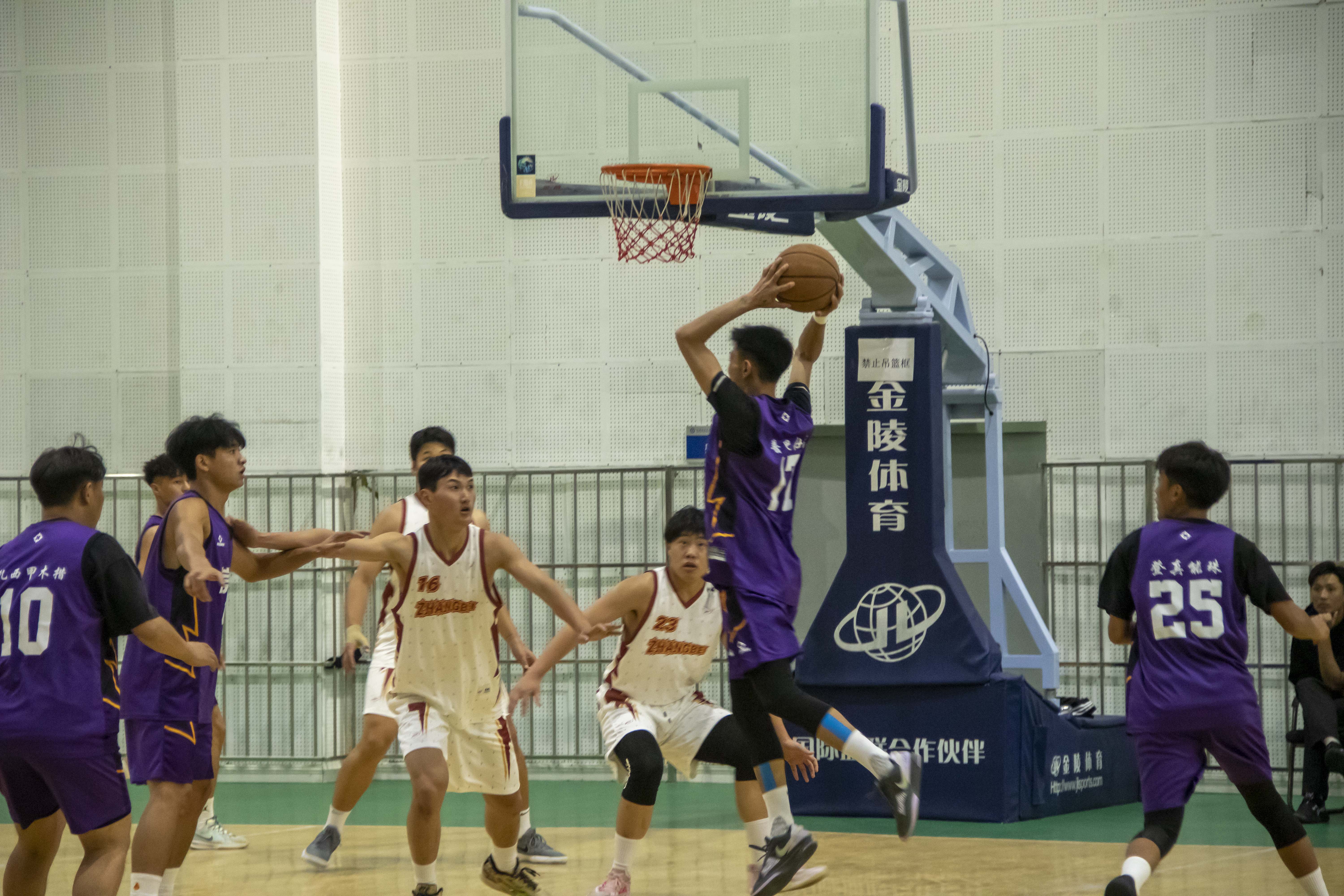 中国篮球职业赛事呈震撼之势