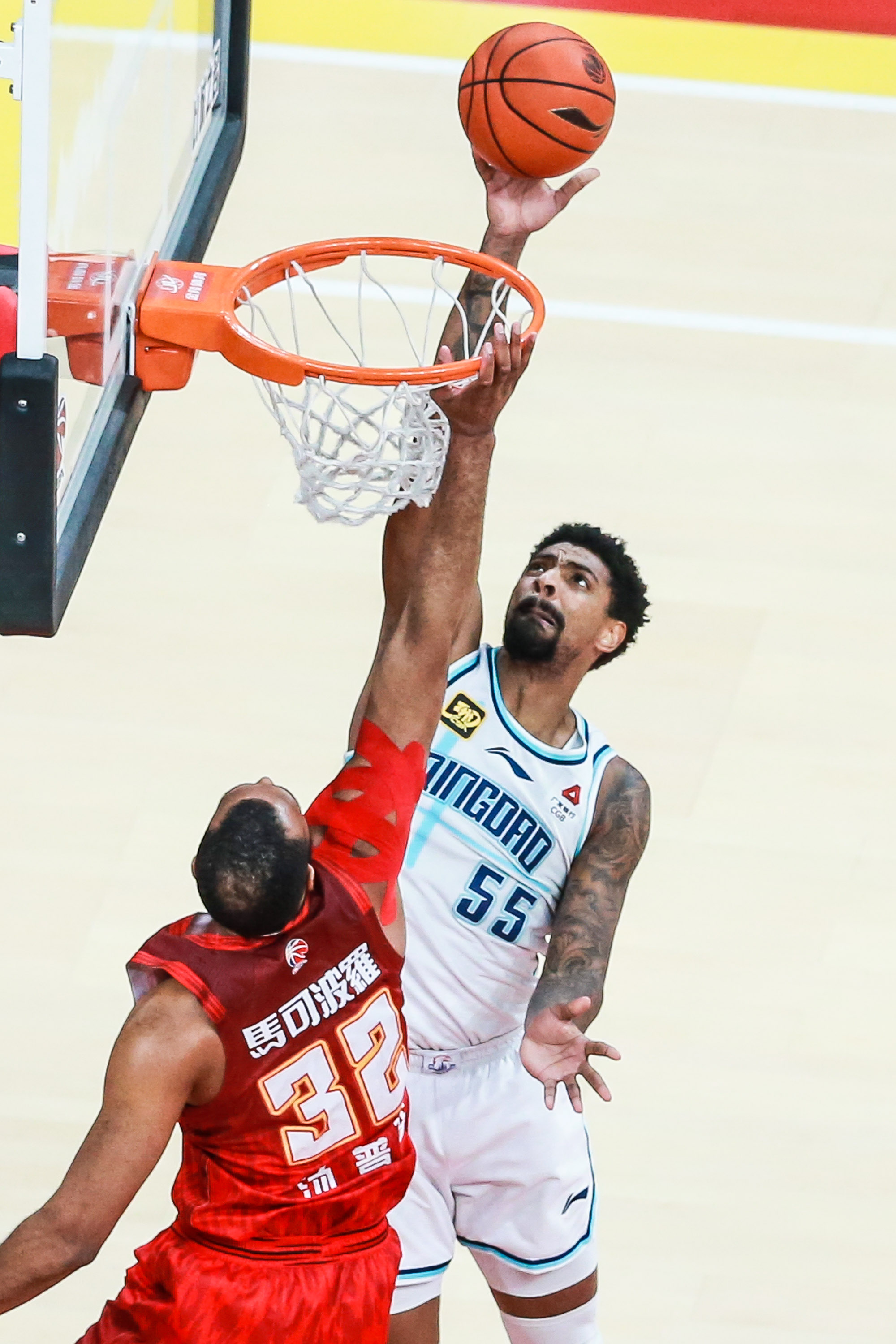 挑战重重，球队冲击胜利实现突破