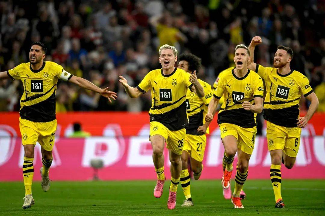 关于拜仁慕尼黑主场大获全胜，强势领衔积分榜的信息