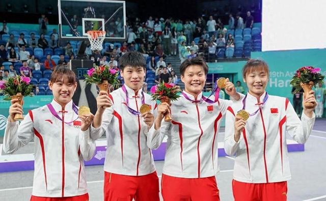 包含非洲国家杯八强诞生，角逐正激烈展开的词条