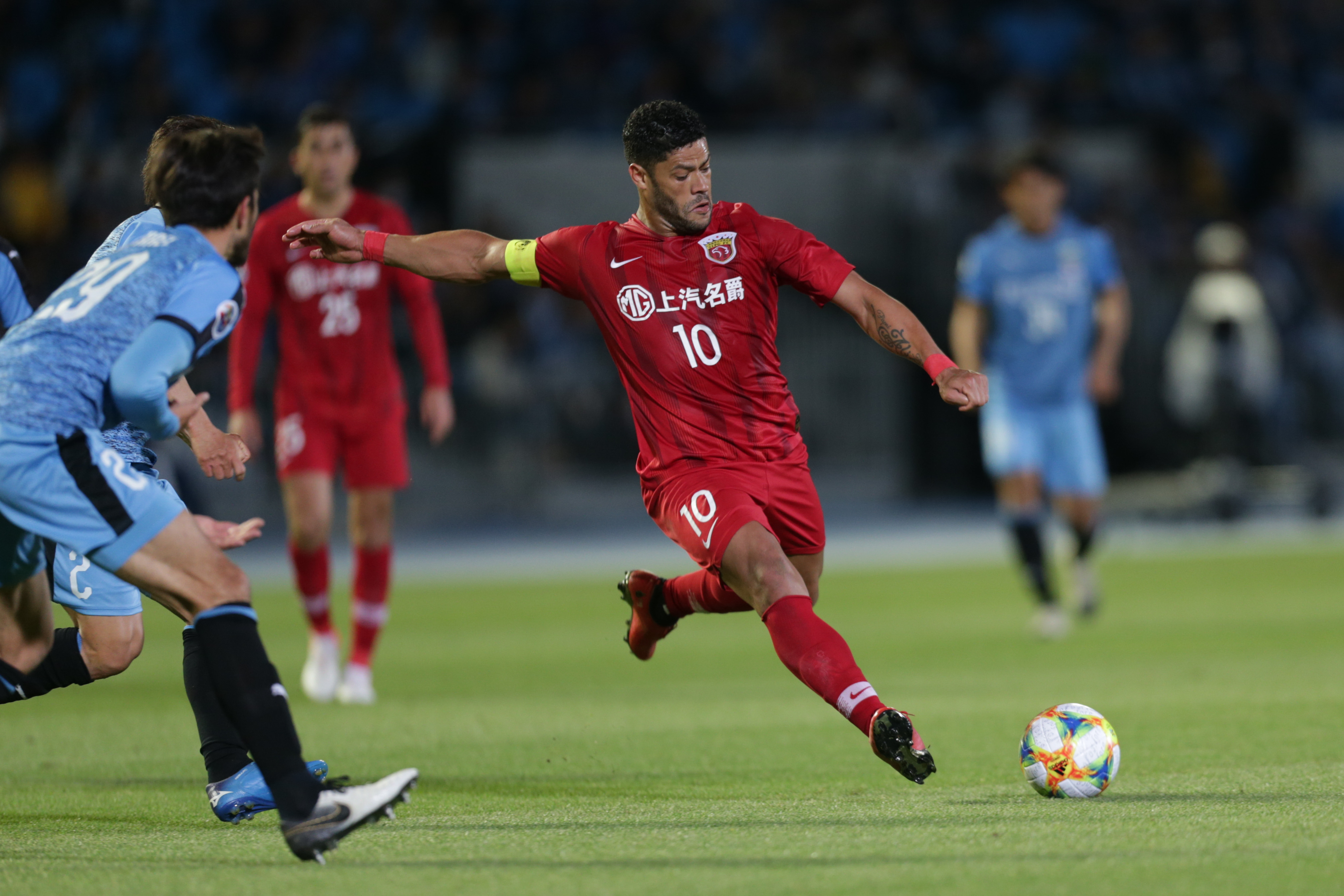 关于亚冠比赛：上海上港与墨尔本城对阵的信息