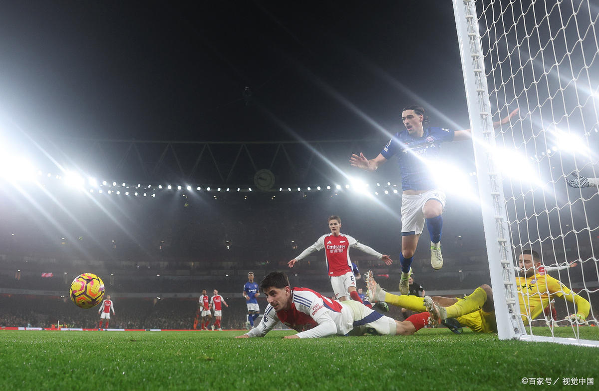 包含精彩足球对决,球员们拼尽全力追逐荣誉的词条 包含精彩足球对决,球员们拼尽全力追逐荣誉的词条