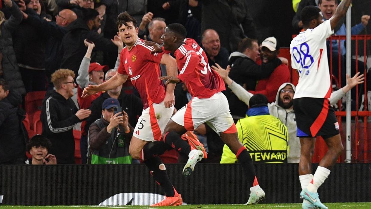 关于北京举行足球比赛，曼联表现戏剧性的信息