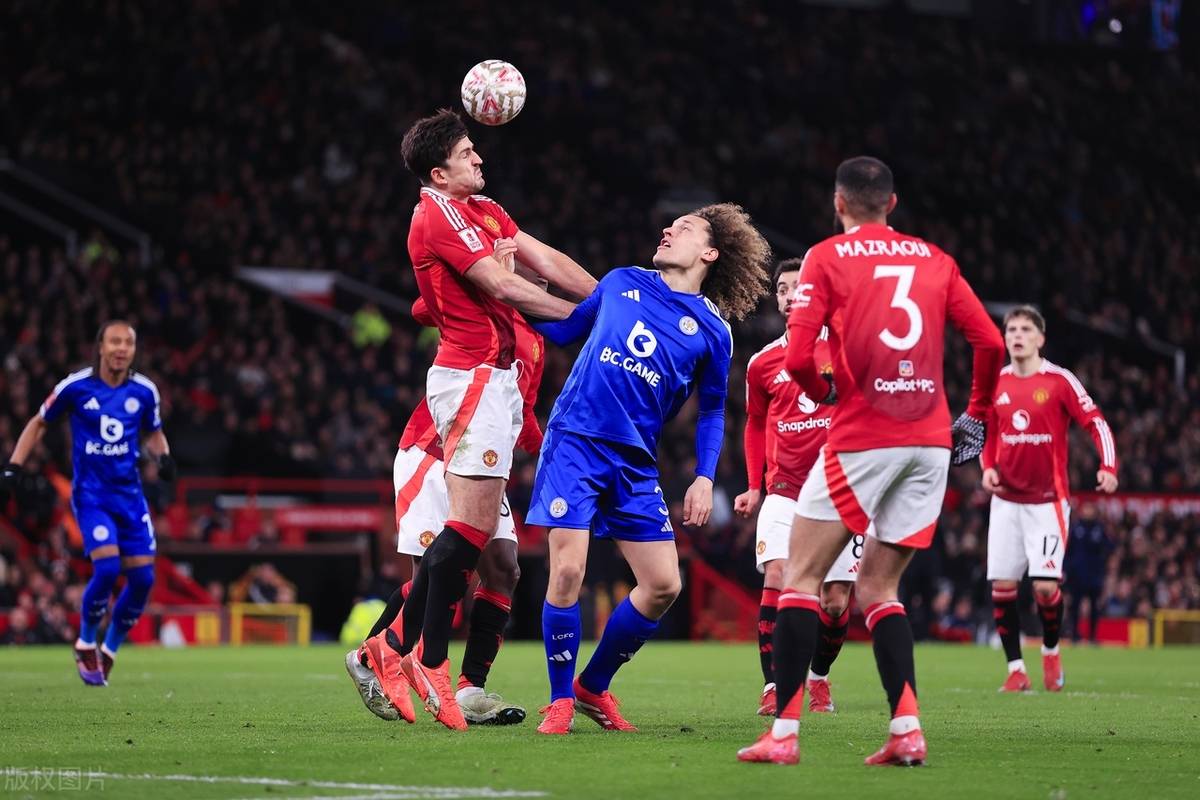 关于北京举行足球比赛，曼联表现戏剧性的信息