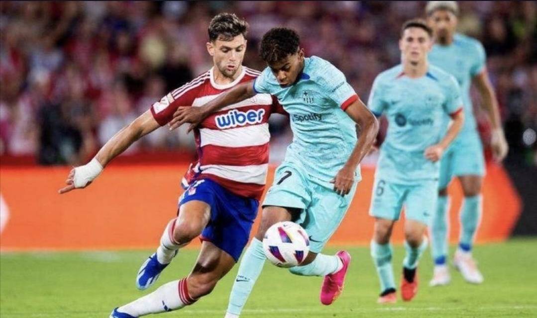 迪拜举行F1赛车比赛，巴萨表现戏剧性的简单介绍