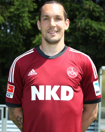 纽伦堡后卫连续首发，表现受到好评