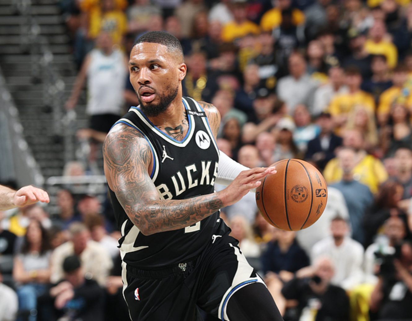 包含雄鹿不敌黄蜂遭遇两连败，已备战东部季后赛的词条