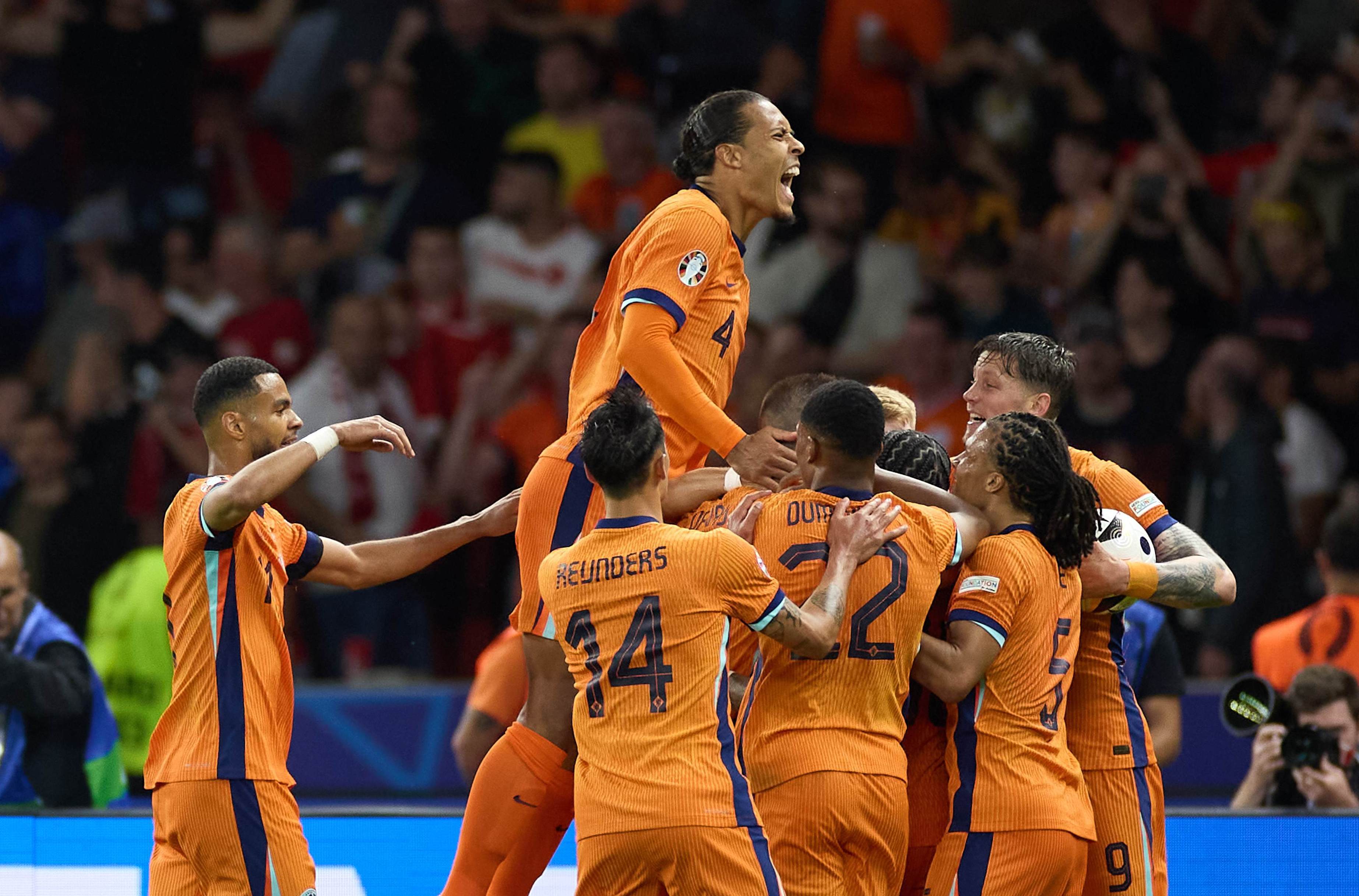 关于荷兰队险胜英格兰，成功晋级欧洲杯16强！的信息