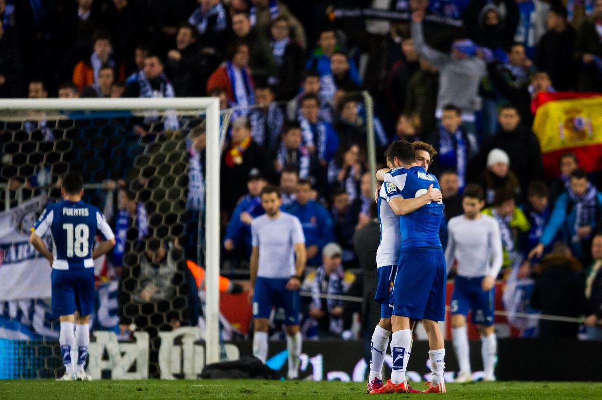 包含凯尔特人客场不敌皇家贝蒂斯，遭遇连败的词条