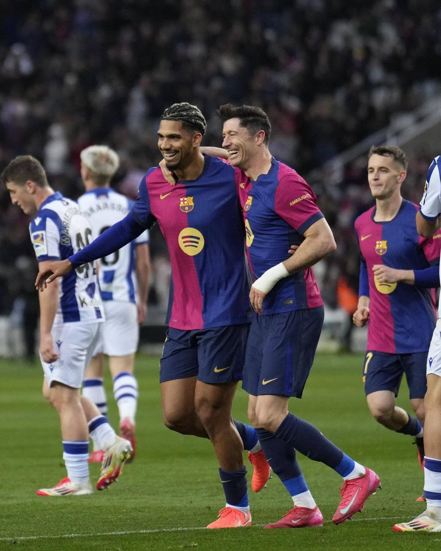 曼联意外负于巴塞罗那,小组出局悬疑 曼联意外负于巴塞罗那,小组出局悬疑