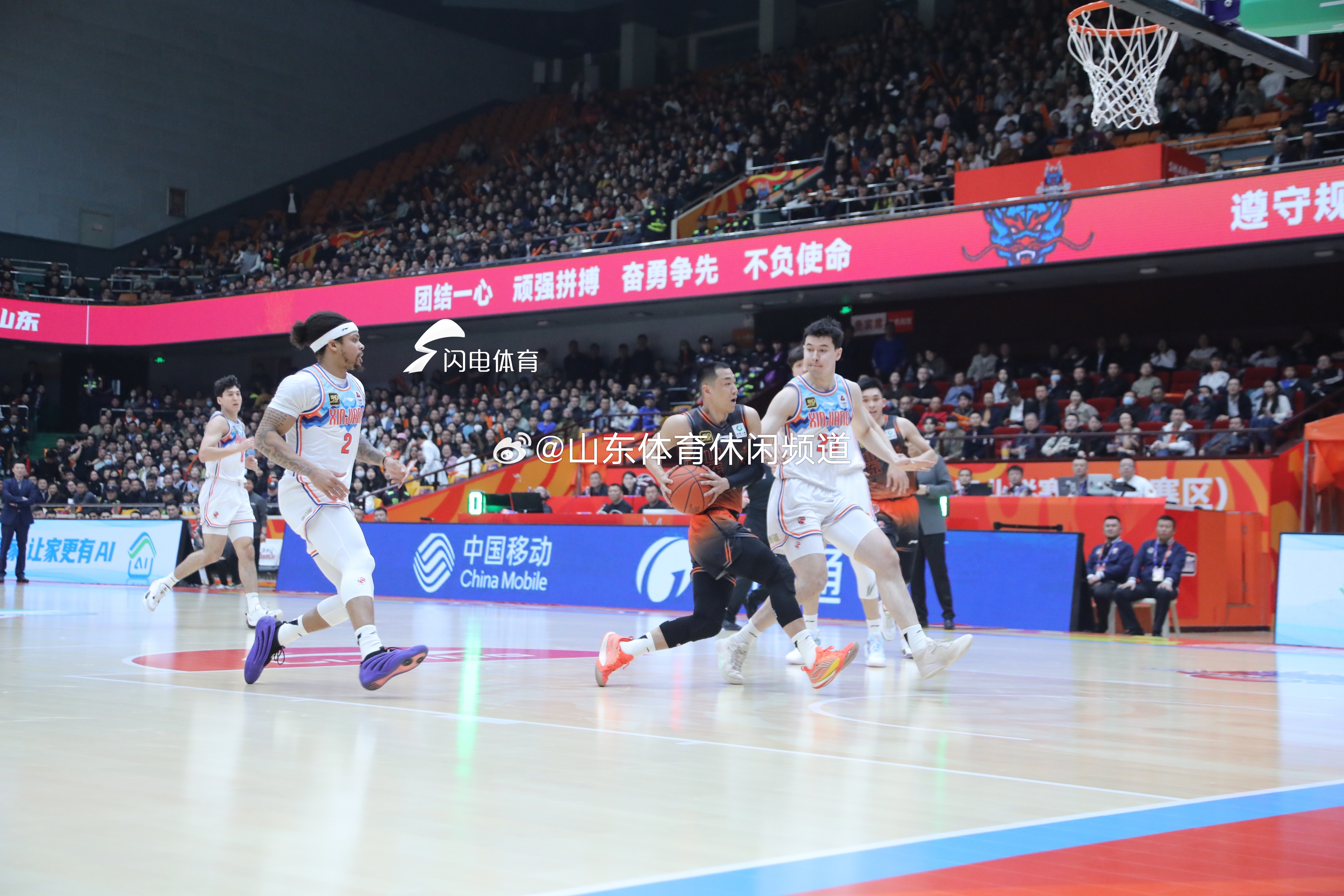 山东男篮在关键时刻抢下比赛胜利的简单介绍