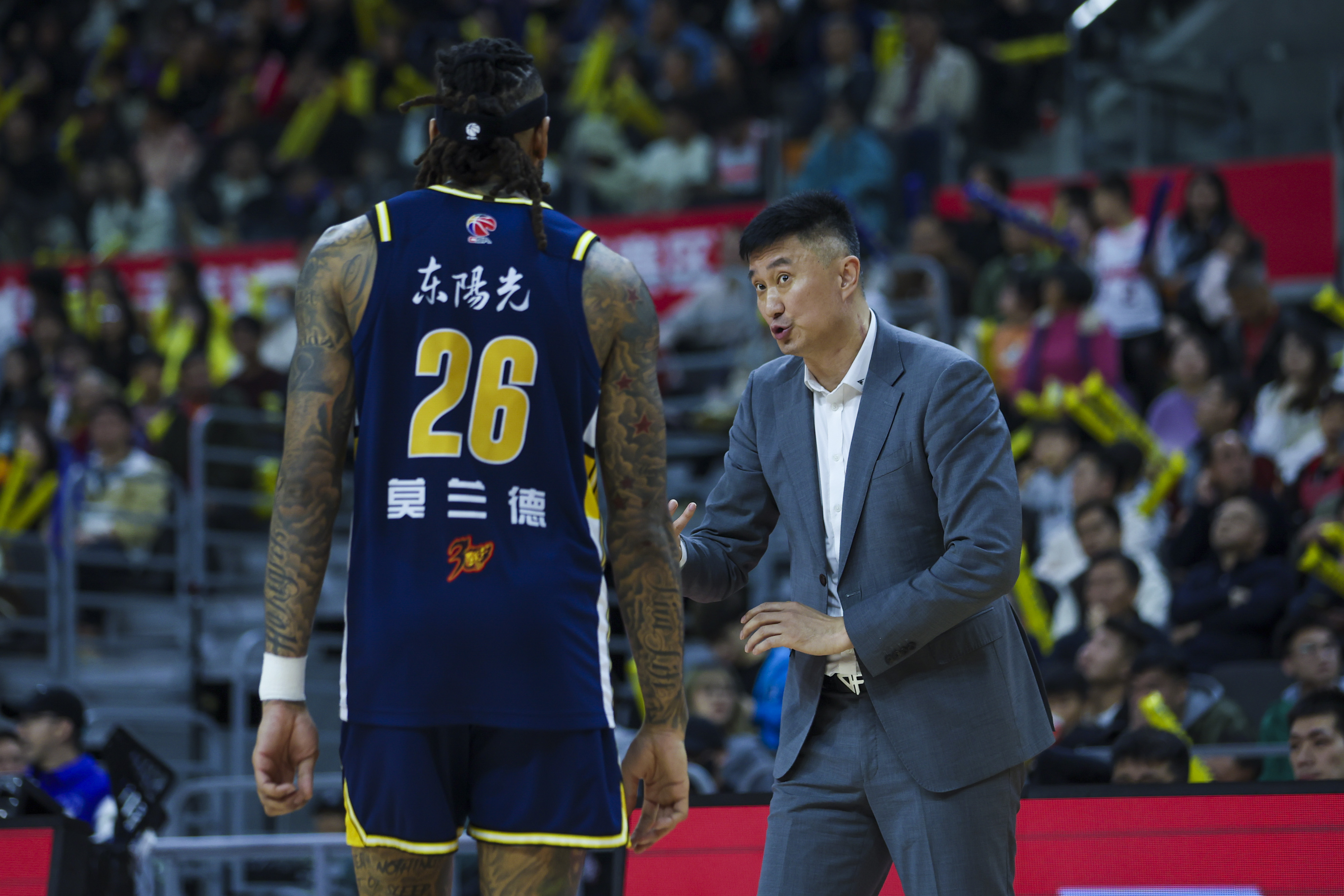 包含临时主帅赛场指挥出色，率队取得胜利的词条