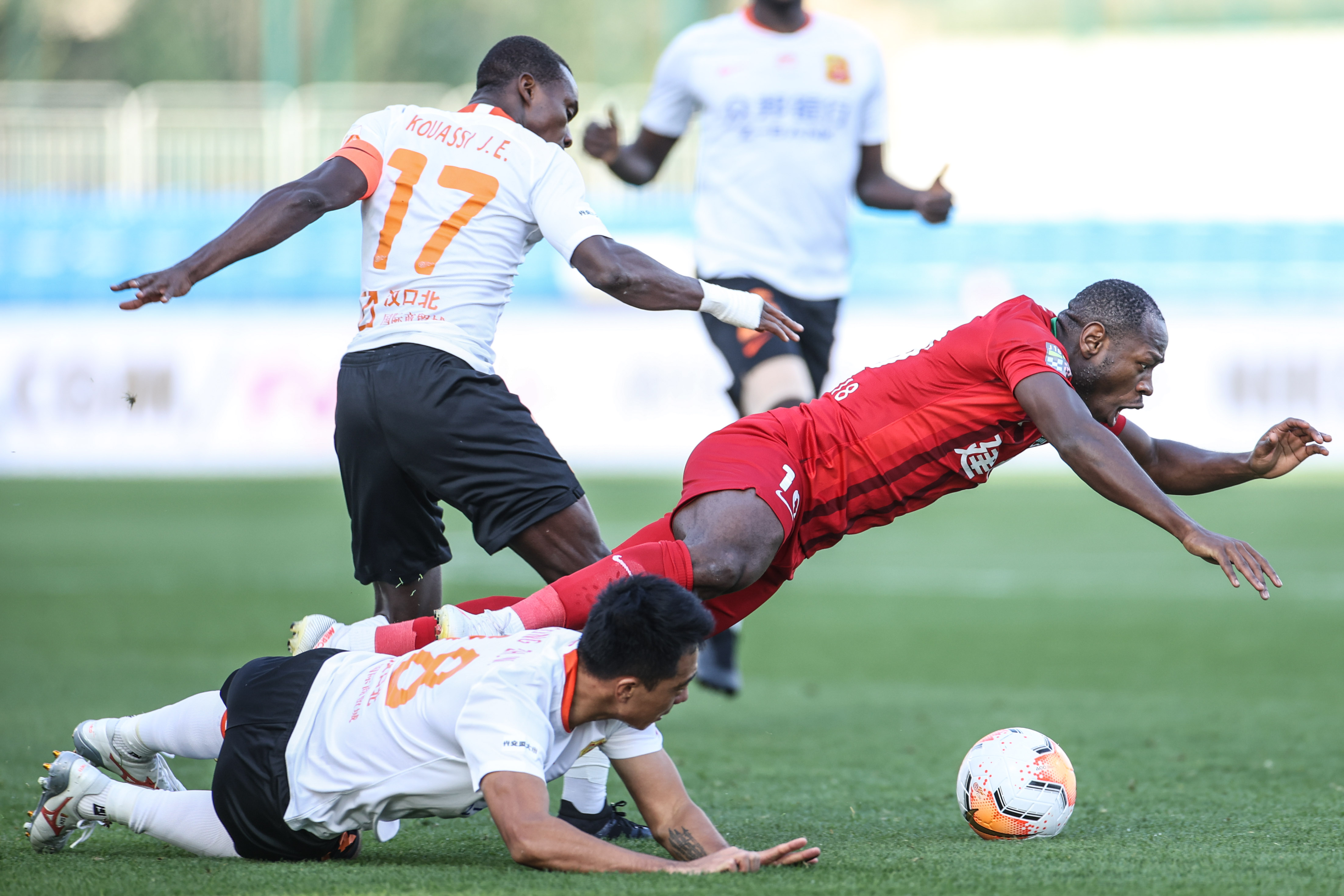 河南建业客场不敌武汉卓尔,遗憾失分下滑排名的简单介绍 河南建业客场不敌武汉卓尔,遗憾失分下滑排名的简单介绍