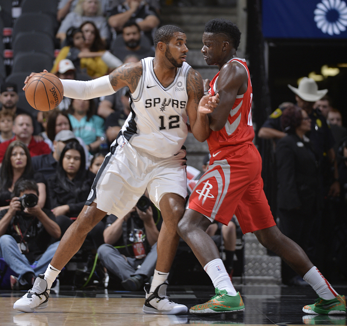 关于火箭内线遭遇重伤，队员集体发力守住胜利的信息