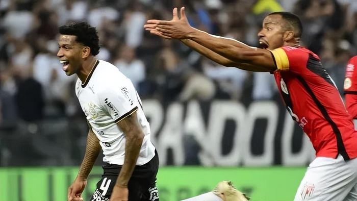 V5横扫100T，Xiaohu操刀奇招英雄翻盘顶尖较量八强赛，锁定晋级资格的简单介绍