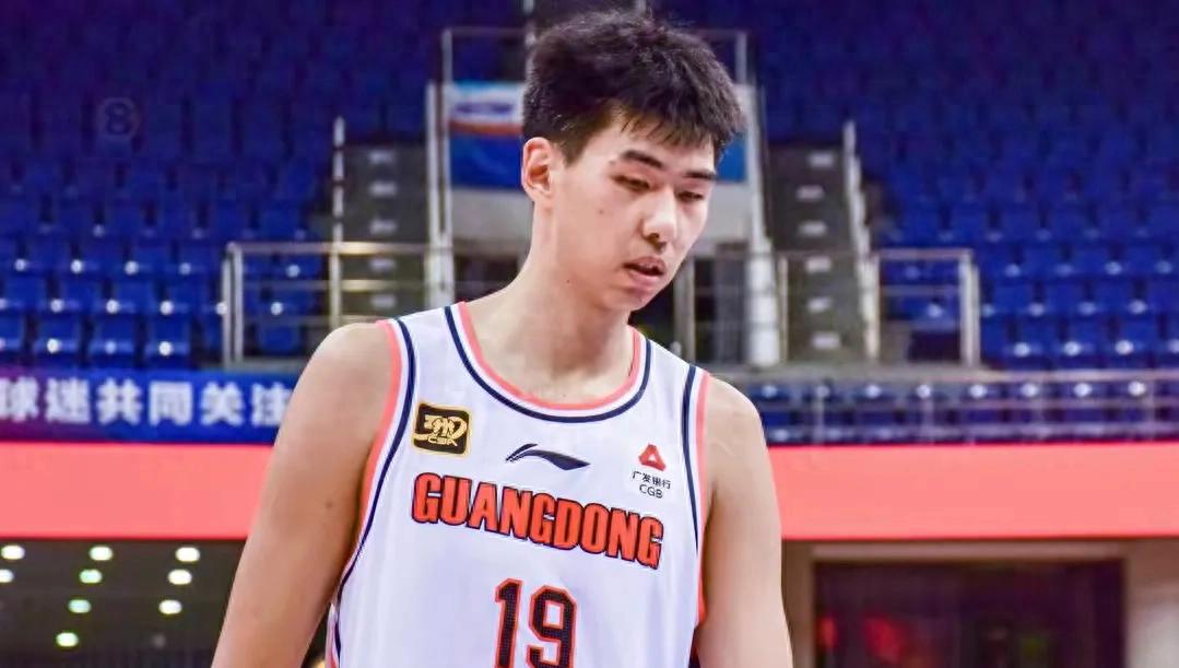 广东队逆转战胜山东,拿下关键胜利 广东队逆转战胜山东,拿下关键胜利