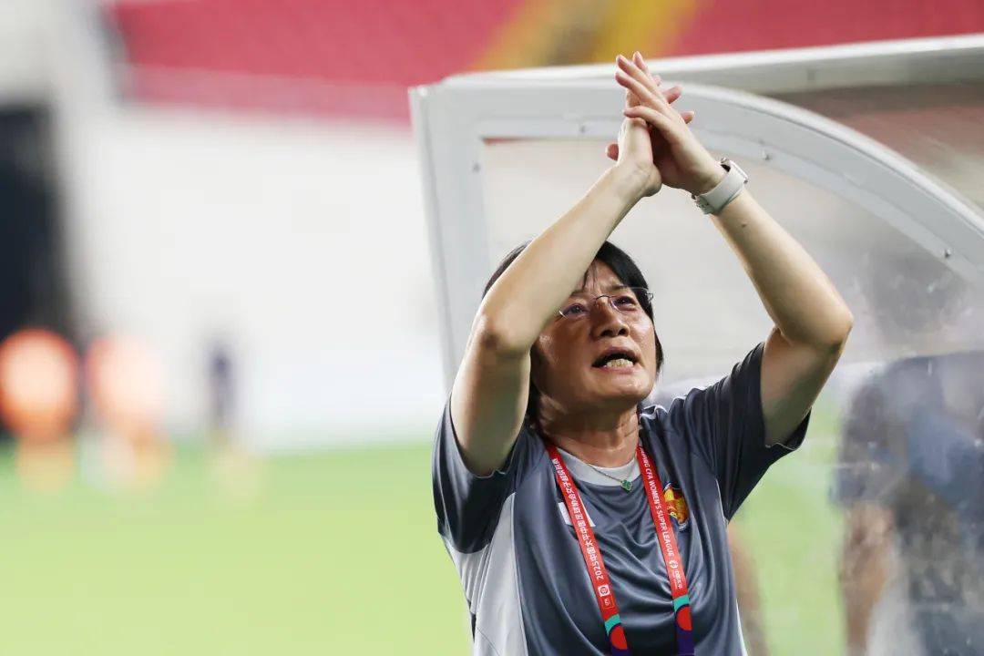 令人振奋！球队斗志昂扬，一举夺得胜利