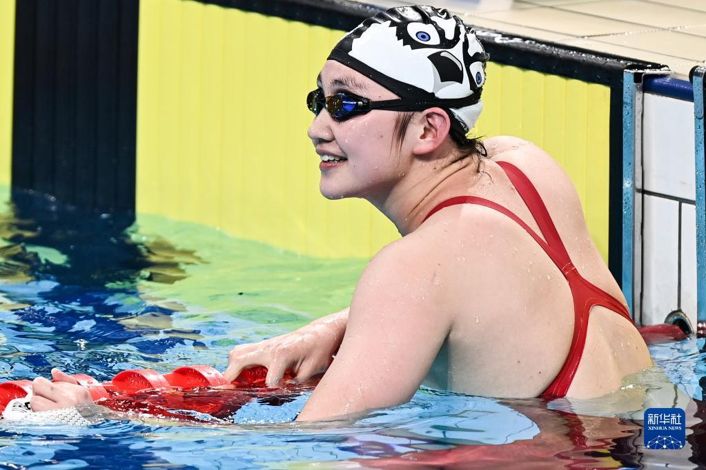 韩国选手在游泳比赛中突破自己，赢得冠军
