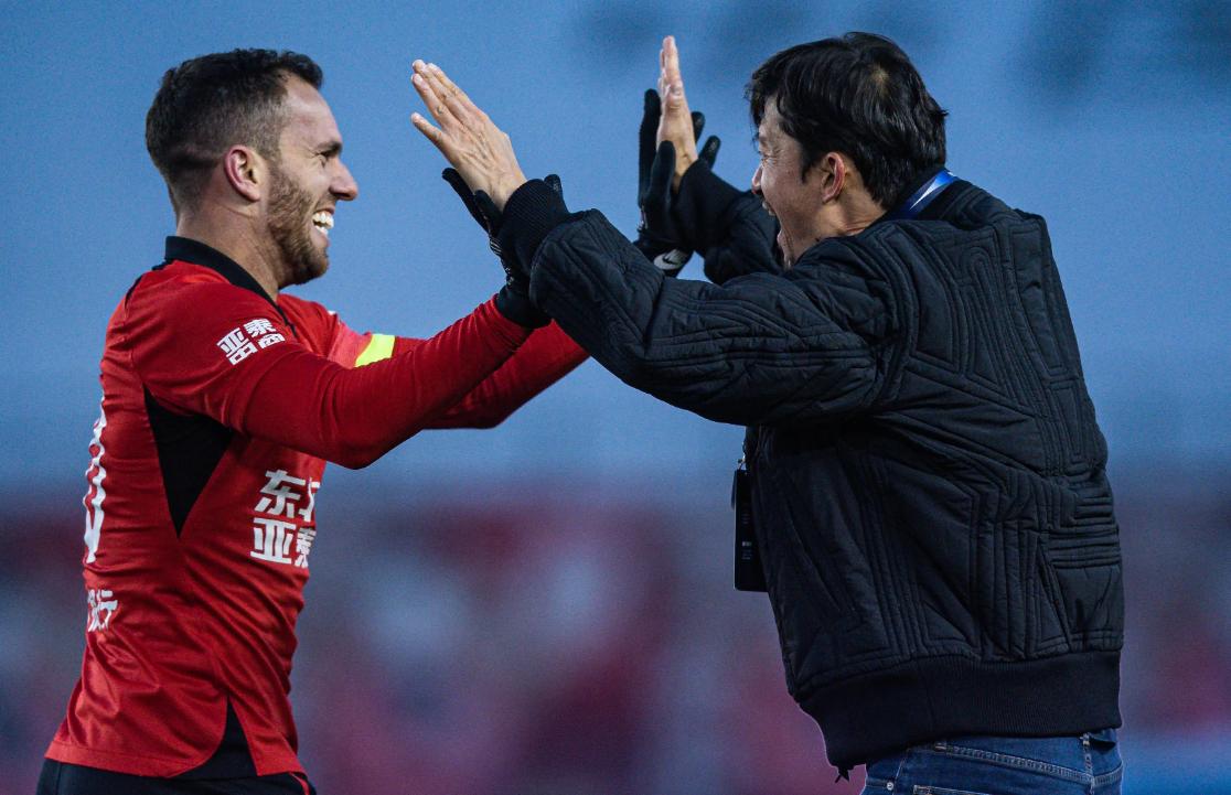 关于外援高光表现，助球队摘得胜利的信息