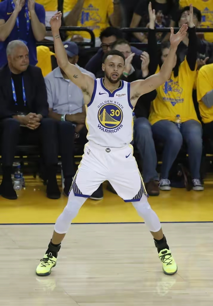 包含卫冕冠军遭受沉重打击！团队士气现显低迷的词条