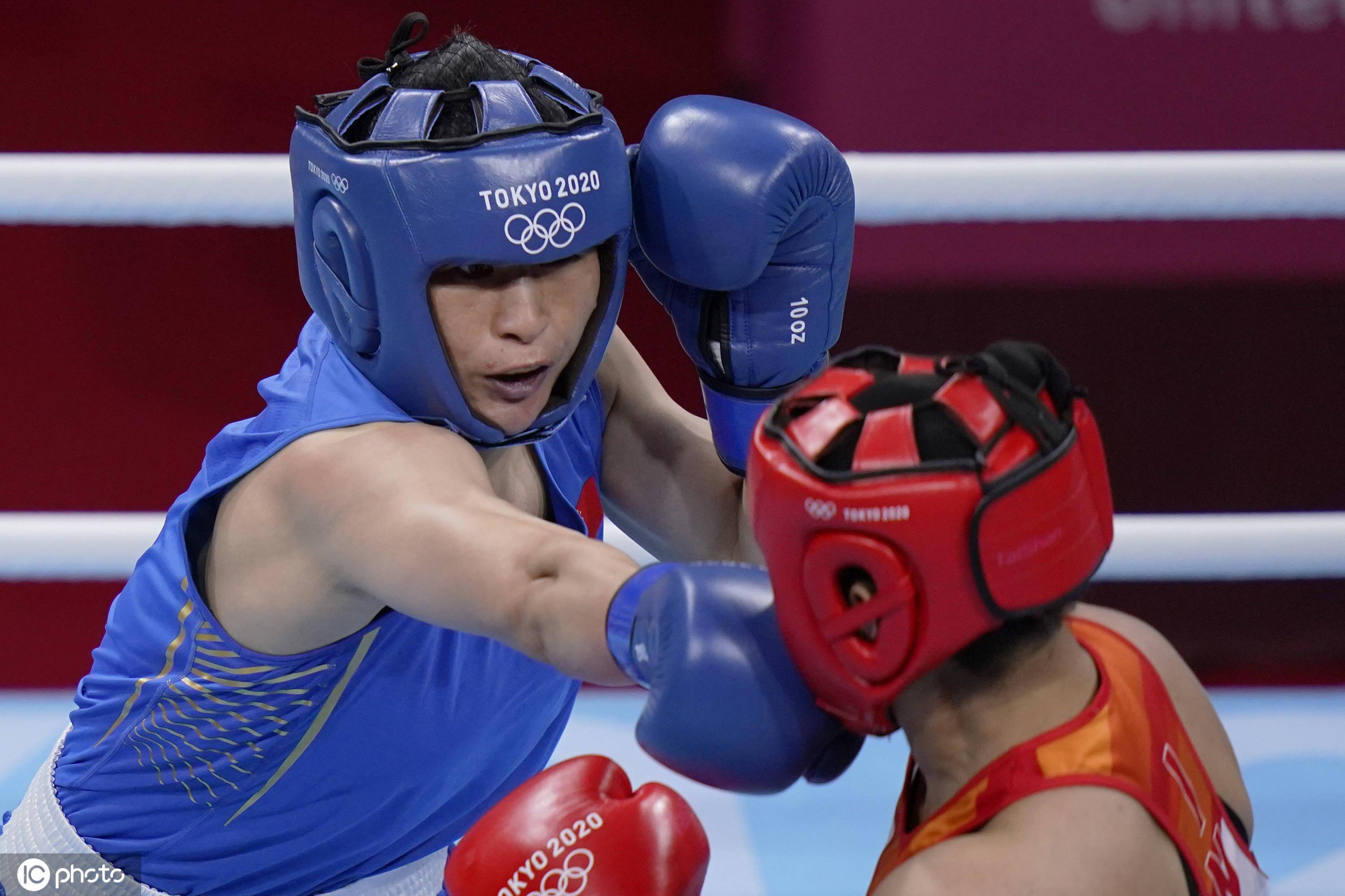 英国拳击队选手集体晋级八强