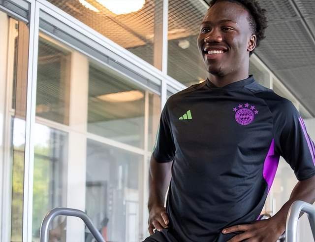 澳大利亚足球联赛新星崭露头角的简单介绍