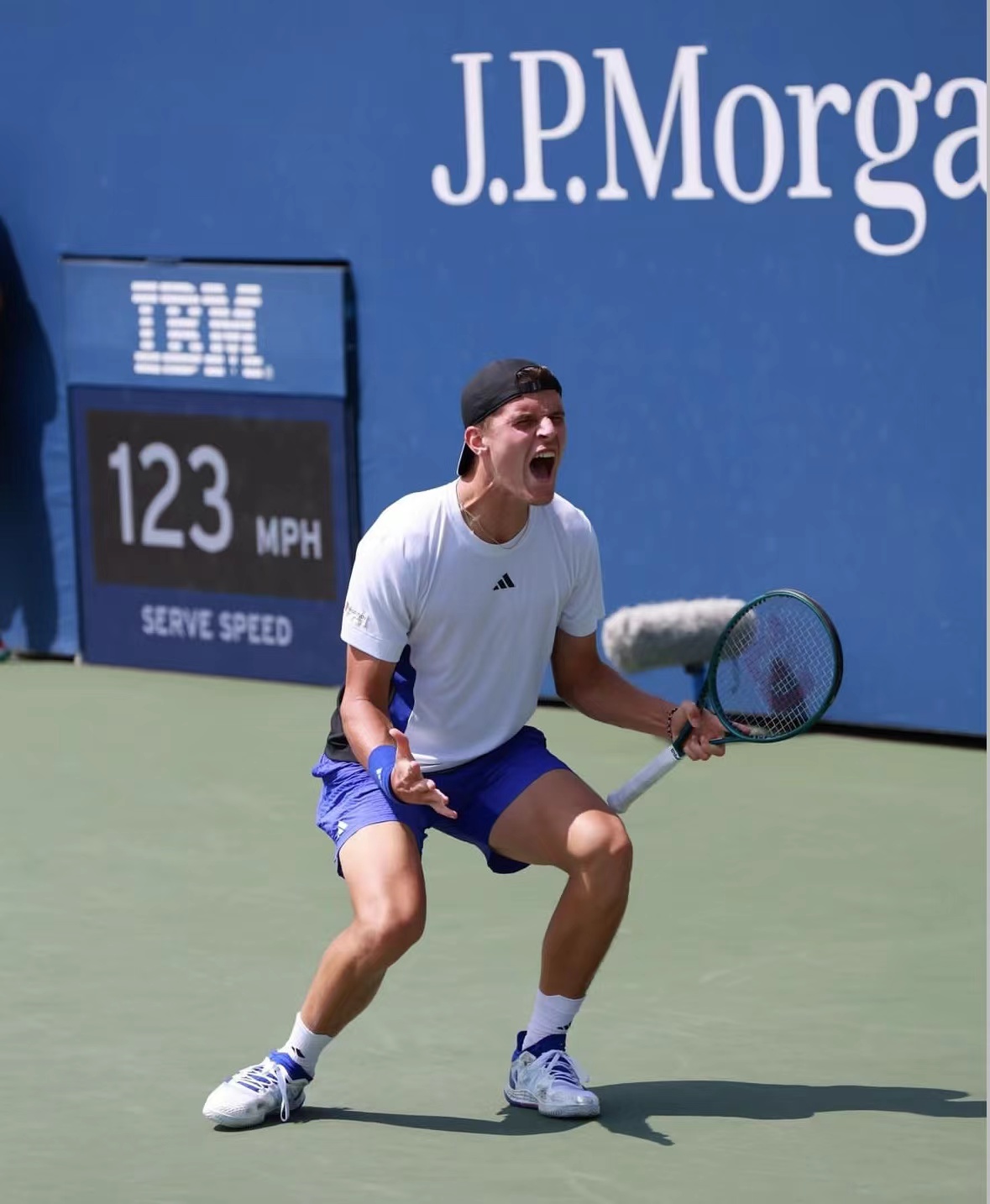 欧洲网球队绝杀日本网球队，兹维列夫三分雨点燃全场的简单介绍