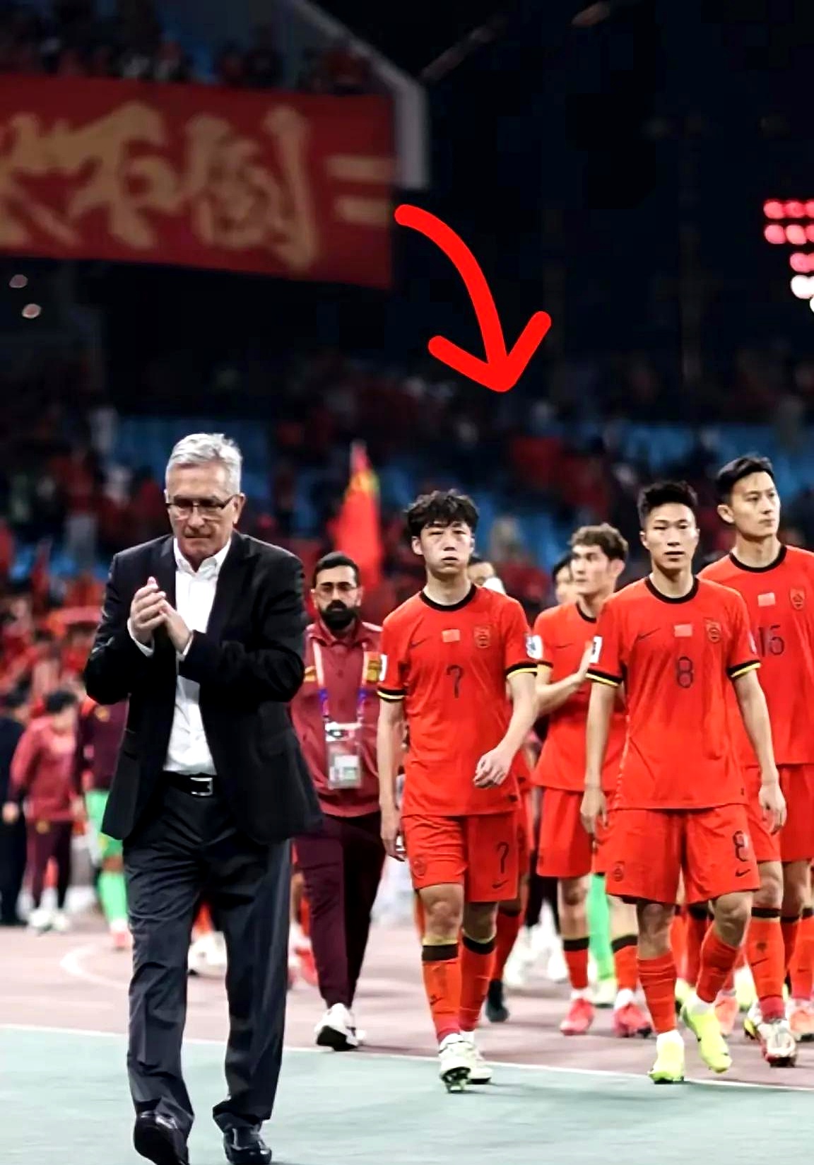 足球迎来宿敌之战，恩怨再续的简单介绍