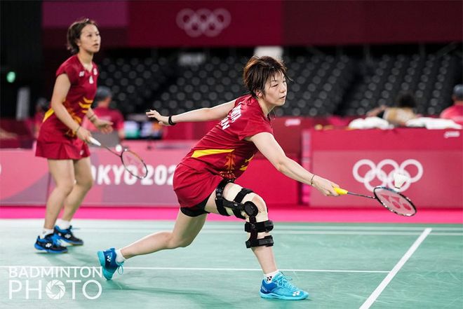 韩国队鏖战丹麦队，黄鸭组合点燃赛场